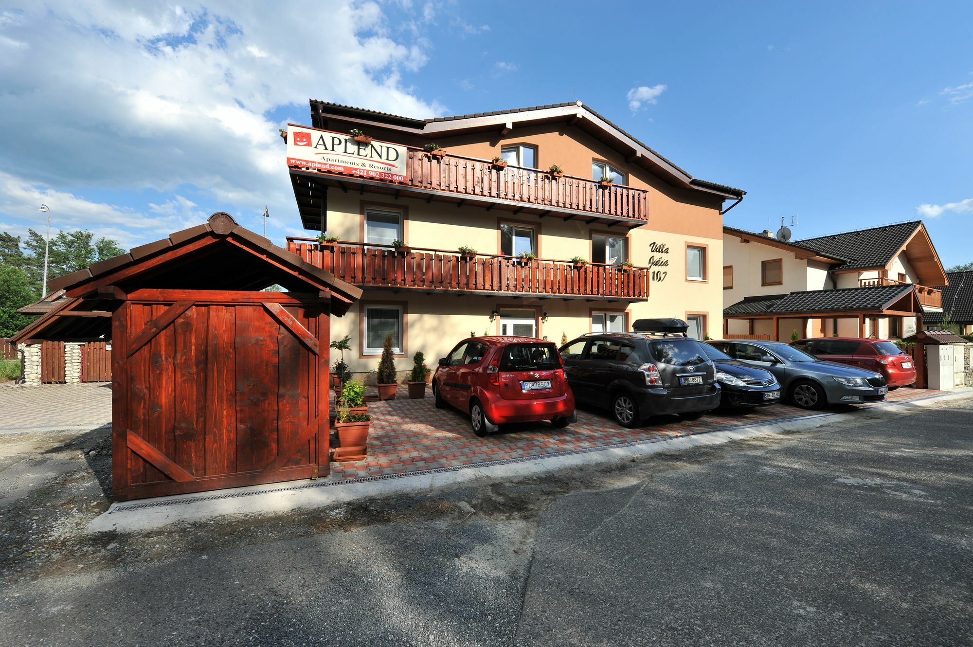 Hotel Aplend Vila Julia Vysoké Tatry Esterno foto